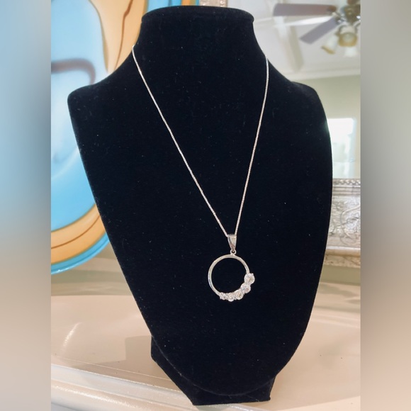 JUST REDUCED 925 CZ Circle Pendant & 925 Sterling Silver Chain NWOT - Picture 3 of 9